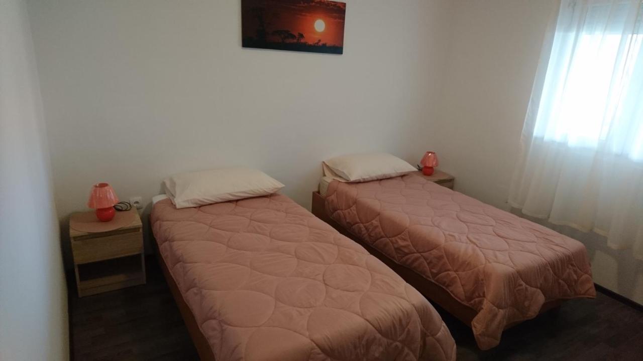 Apartman Vuleta Ražanac Esterno foto